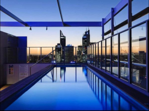 In the city Perth 1B1B Pool and nice view